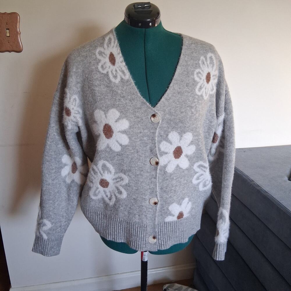 Dokotoo Gray Daisy Floral Fuzzy Knit Cardigan XL